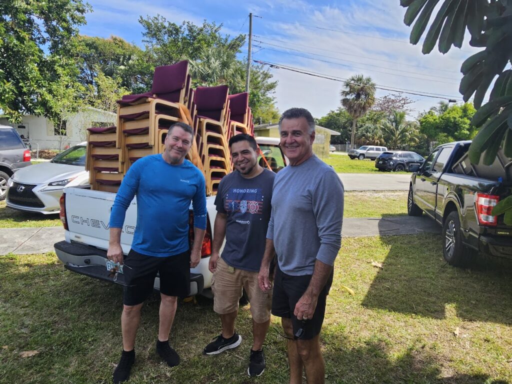 Mens ministry helpng Mens ministry helpng